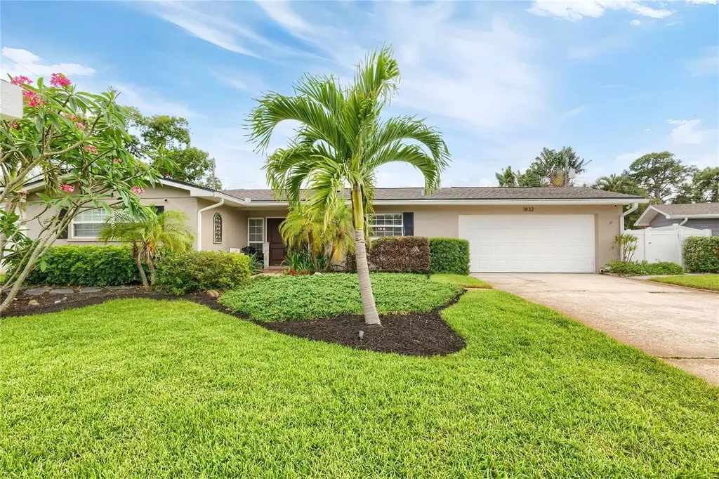 1832 69th Avenue S St Petersburg FL 33712