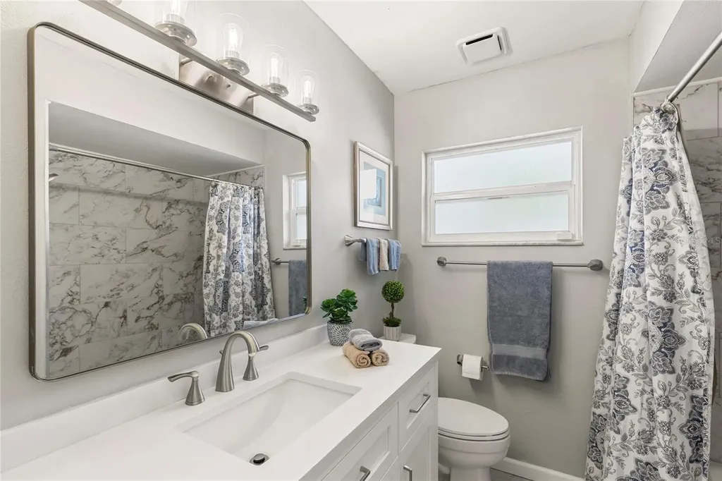 1832 69th Avenue S St Petersburg FL 33712