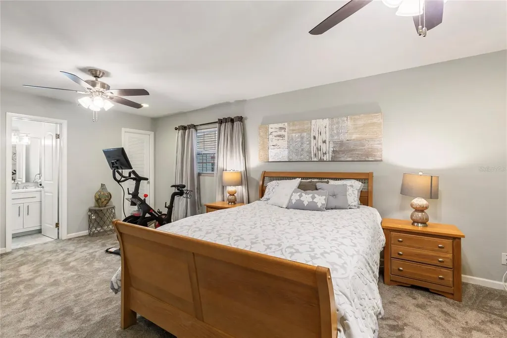 1832 69th Avenue S St Petersburg FL 33712