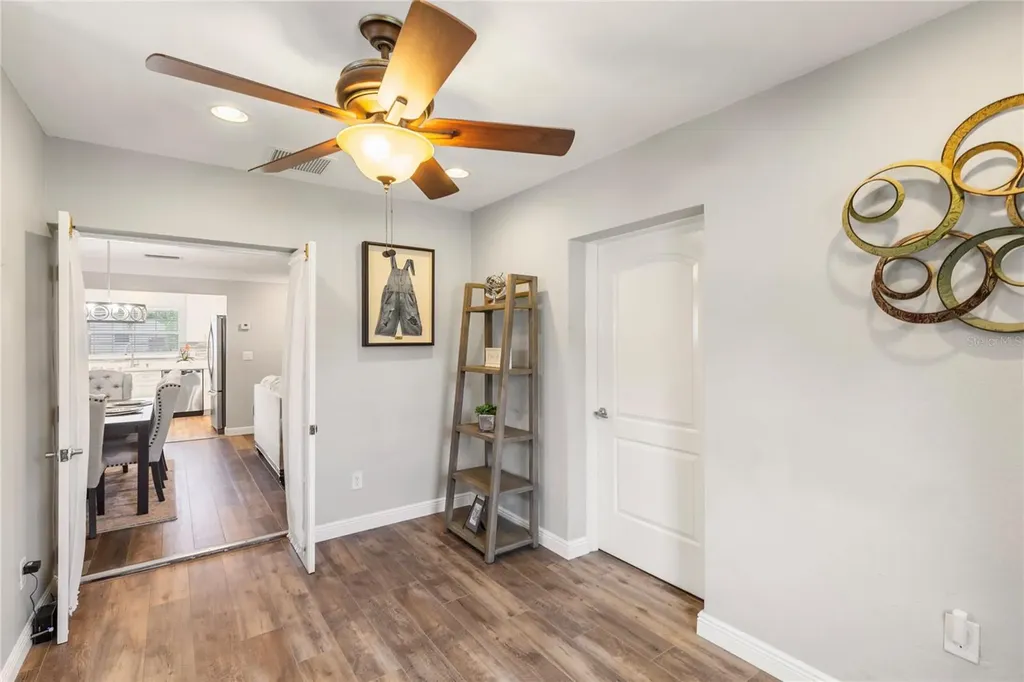1832 69th Avenue S St Petersburg FL 33712
