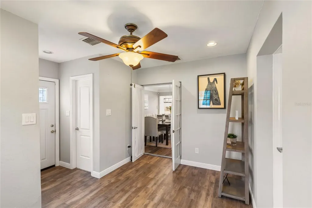 1832 69th Avenue S St Petersburg FL 33712