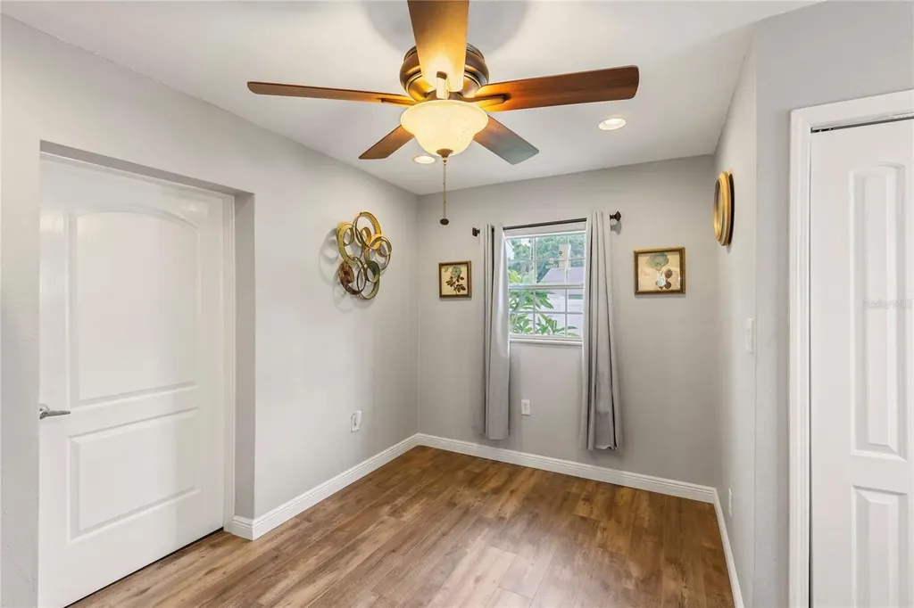 1832 69th Avenue S St Petersburg FL 33712