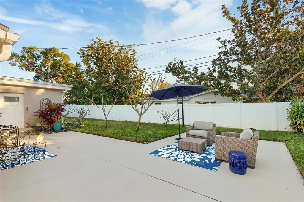1832 69th Avenue S St Petersburg FL 33712