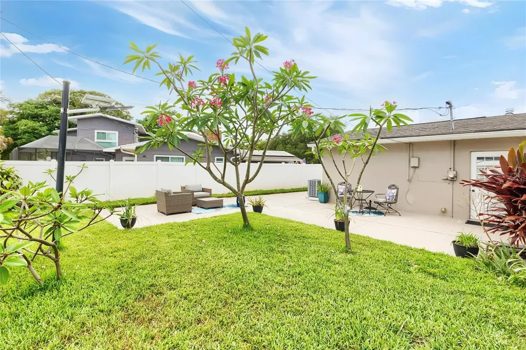 1832 69th Avenue S St Petersburg FL 33712