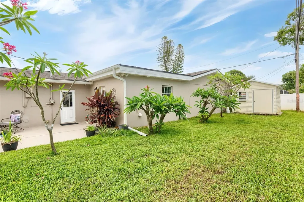 1832 69th Avenue S St Petersburg FL 33712