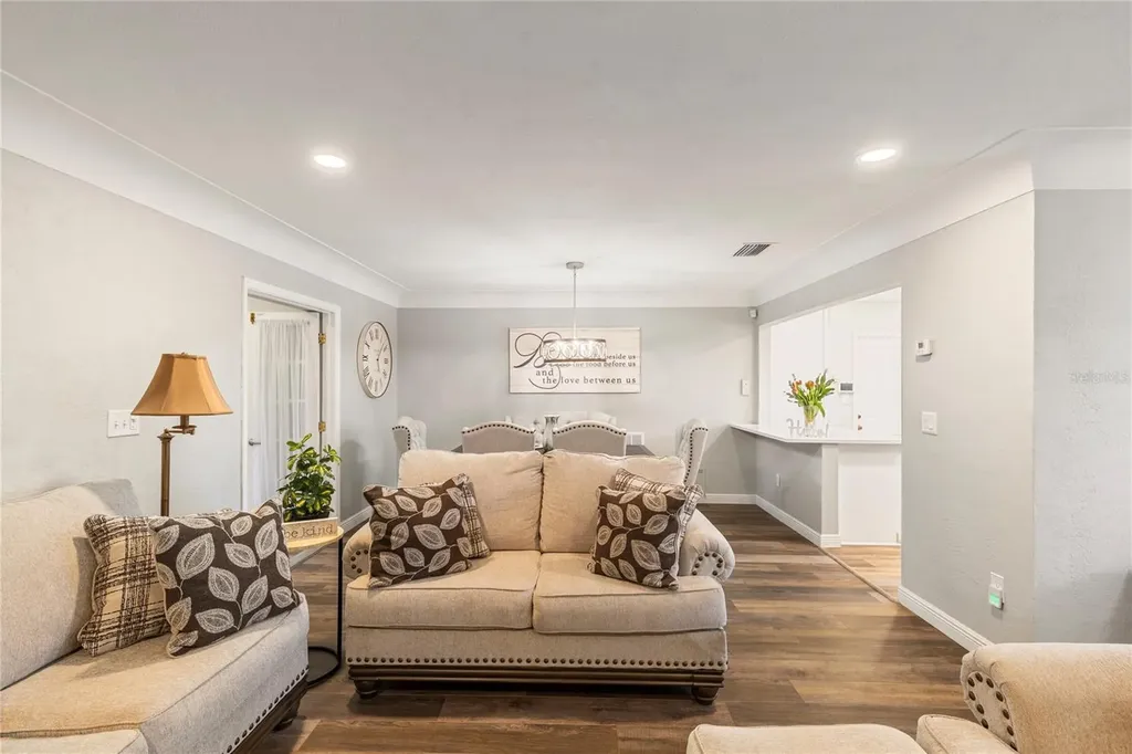 1832 69th Avenue S St Petersburg FL 33712