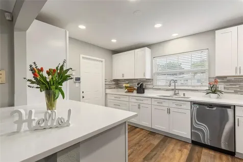 1832 69th Avenue S St Petersburg FL 33712