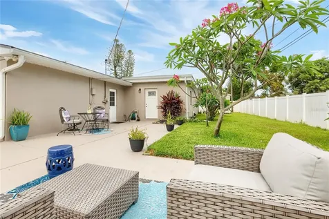 1832 69th Avenue S St Petersburg FL 33712