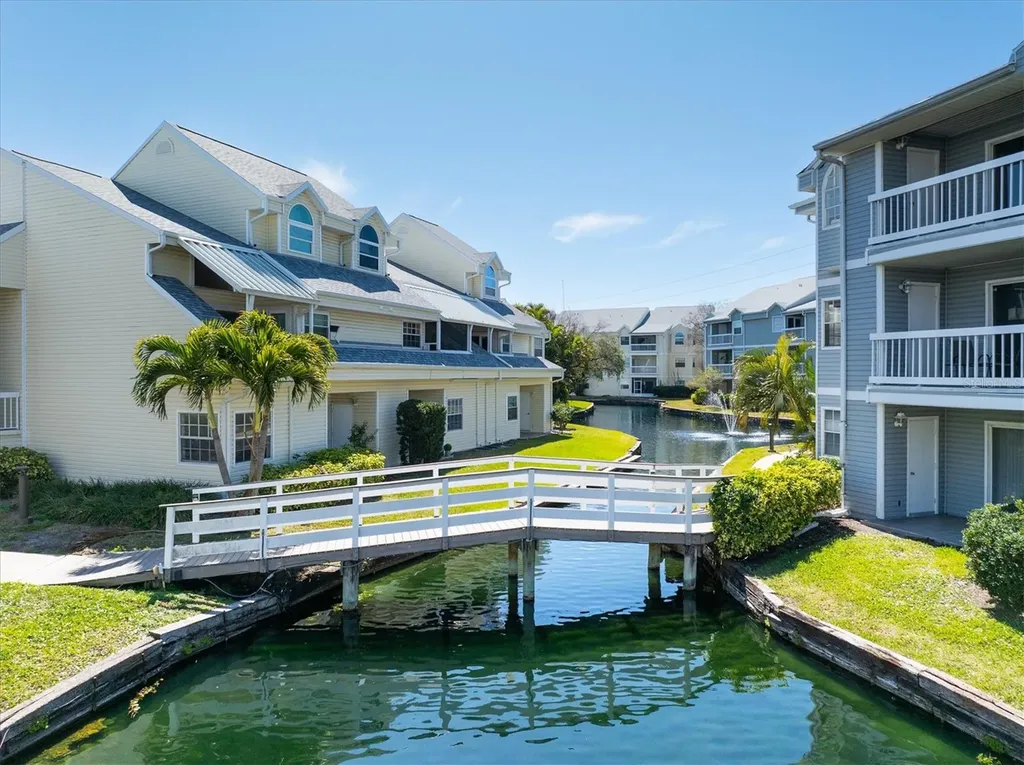 6931 Stones Throw Circle N St Petersburg FL 33710