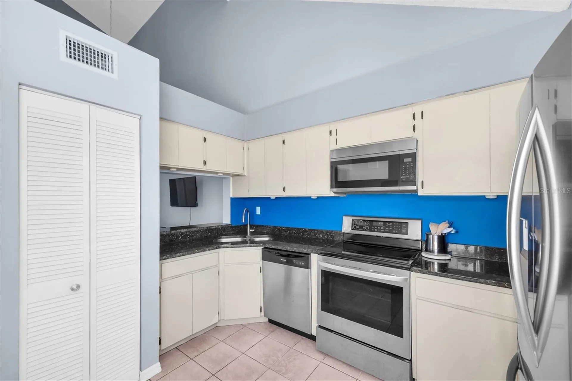 6931 Stones Throw Circle N St Petersburg FL 33710