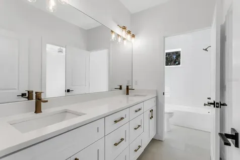 2138 W Chestnut Street Tampa FL 33607