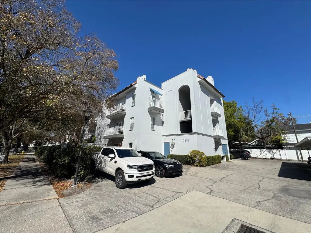 2314 S Clewis Court Tampa FL 33629