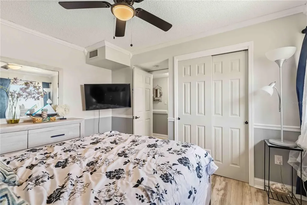 3983 Lake Bayshore Drive Bradenton FL 34205