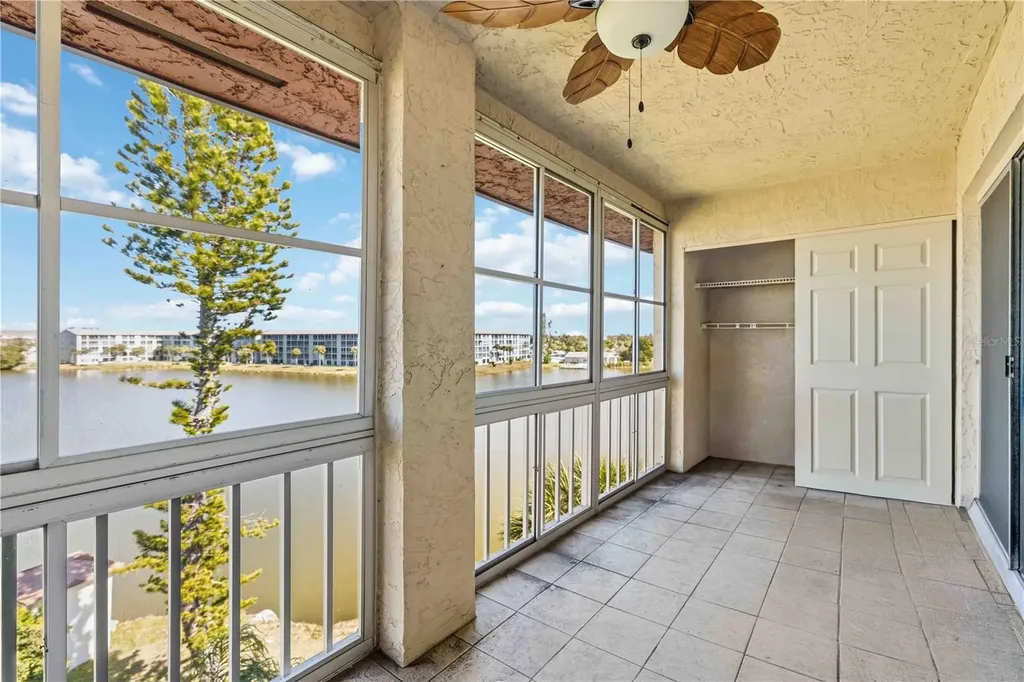 3983 Lake Bayshore Drive Bradenton FL 34205