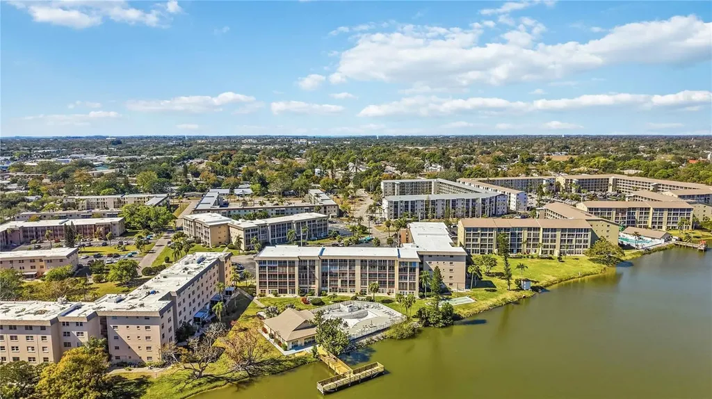 3983 Lake Bayshore Drive Bradenton FL 34205