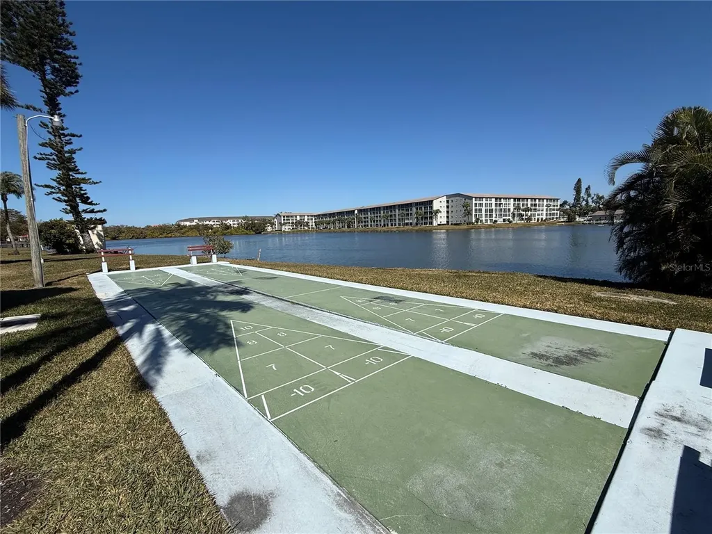 3983 Lake Bayshore Drive Bradenton FL 34205