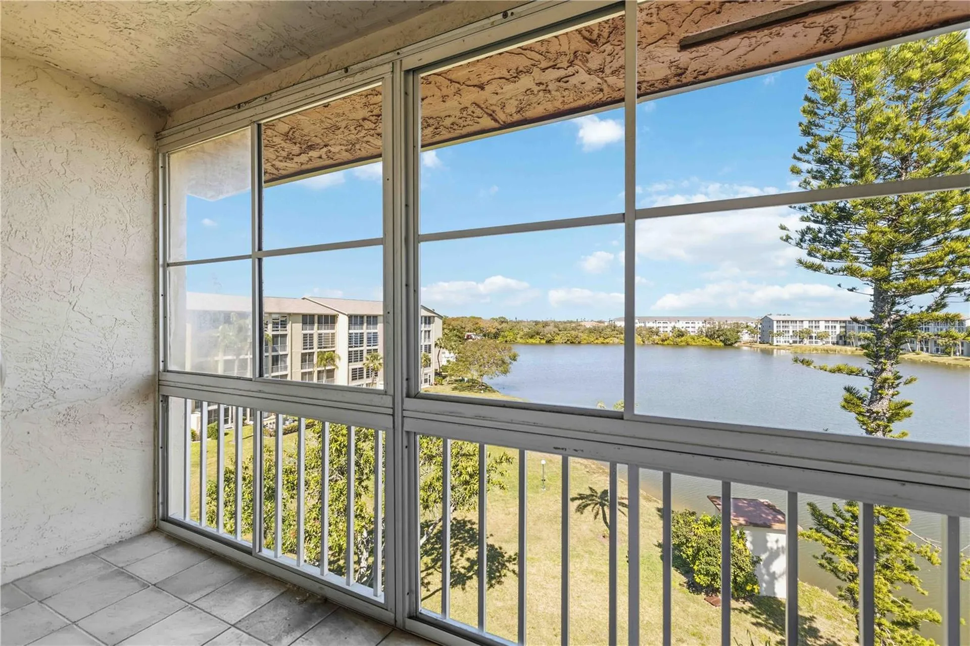 3983 Lake Bayshore Drive Bradenton FL 34205