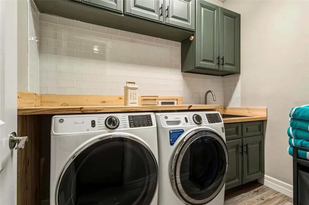 1107 NW 7th Place Cape Coral FL 33993