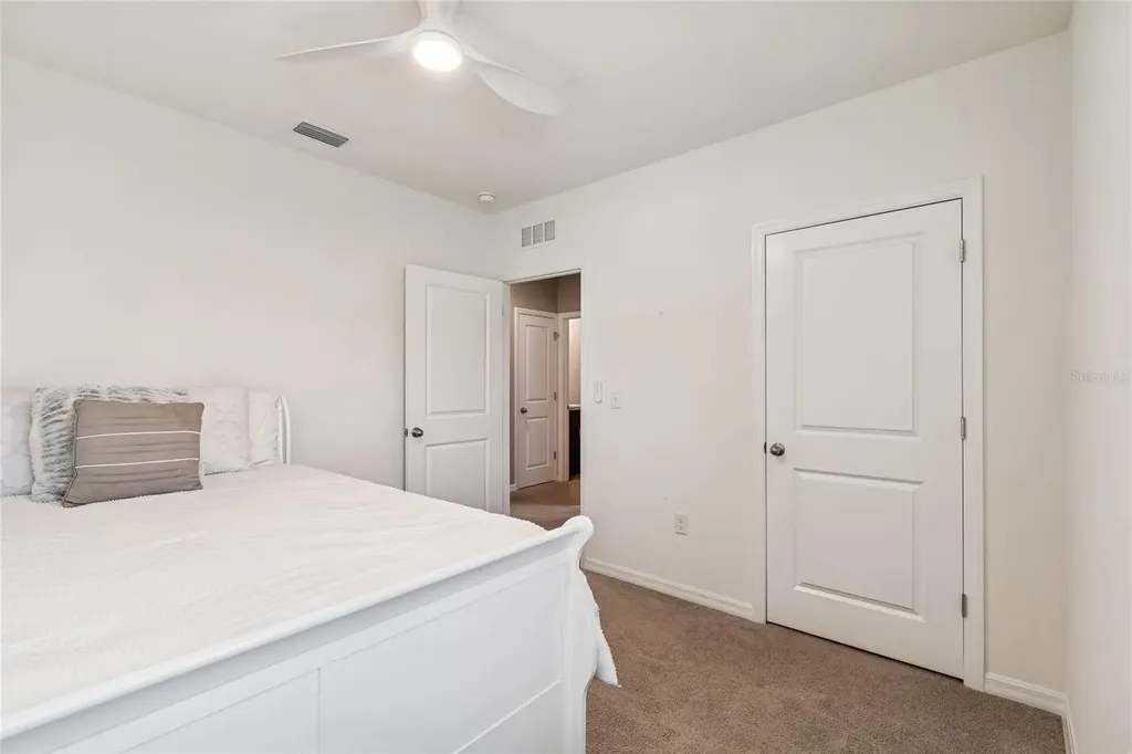 5221 Hillside Meadow Place Tampa FL 33610
