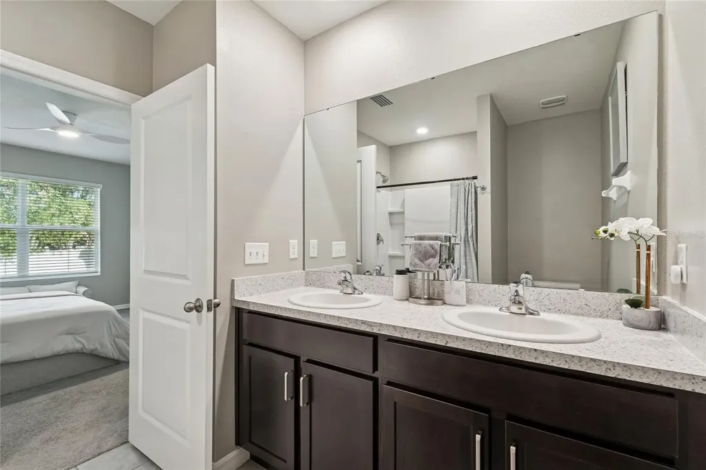 5221 Hillside Meadow Place Tampa FL 33610