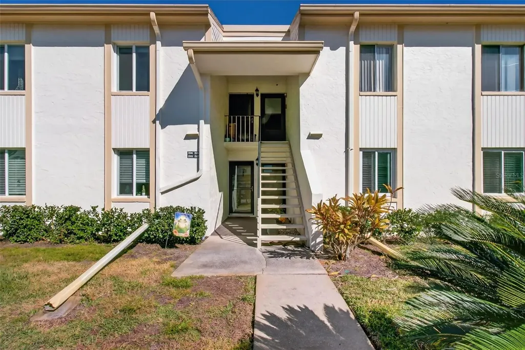 208 Cypress Court Oldsmar FL 34677