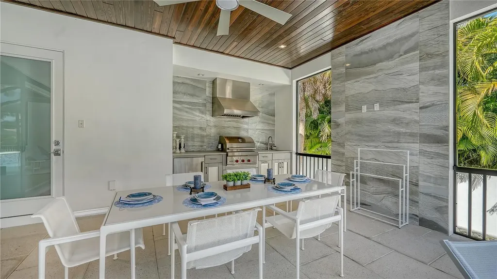 575 S Spoonbill Drive Sarasota FL 34236