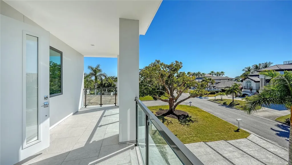 575 S Spoonbill Drive Sarasota FL 34236