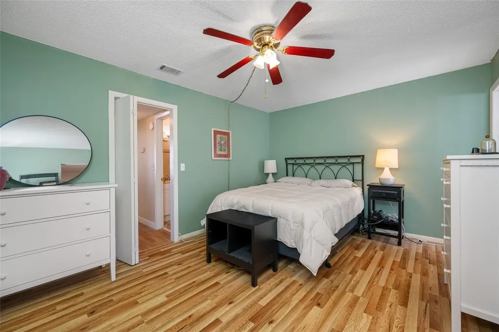 5217 81st Street N St Petersburg FL 33709