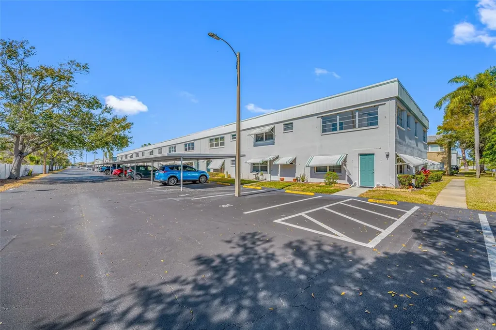 5217 81st Street N St Petersburg FL 33709