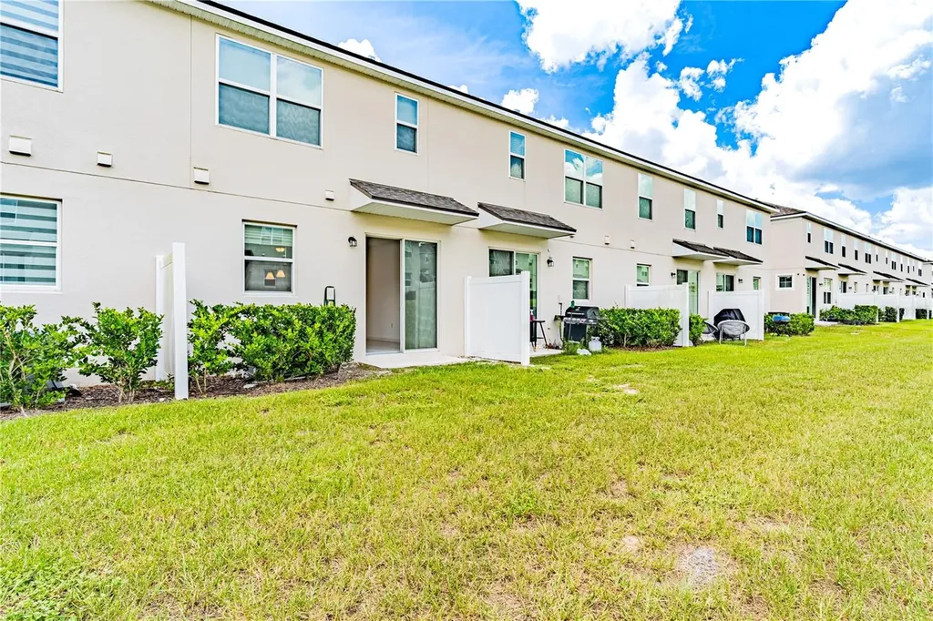 1160 Lakeshore Breeze Place Kissimmee FL 34747