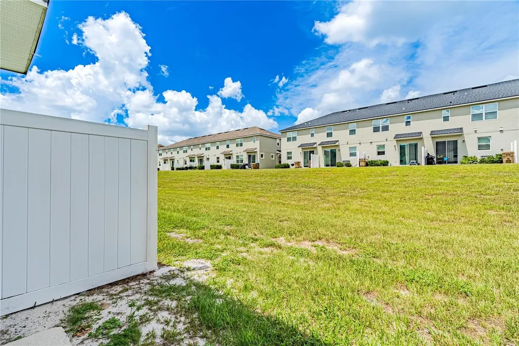 1160 Lakeshore Breeze Place Kissimmee FL 34747