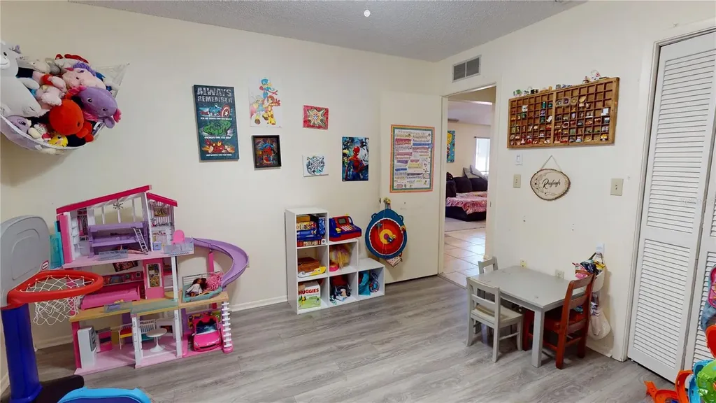 2888 Bancroft Circle E Palm Harbor FL 34683