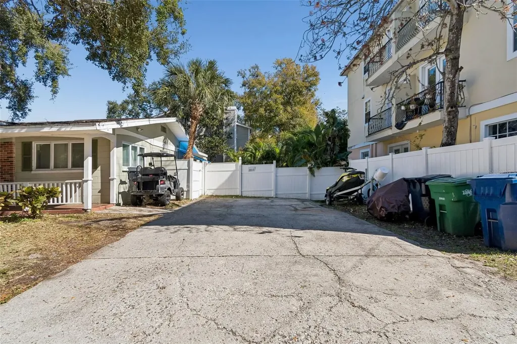 2302 S Arrawana Avenue Tampa FL 33629