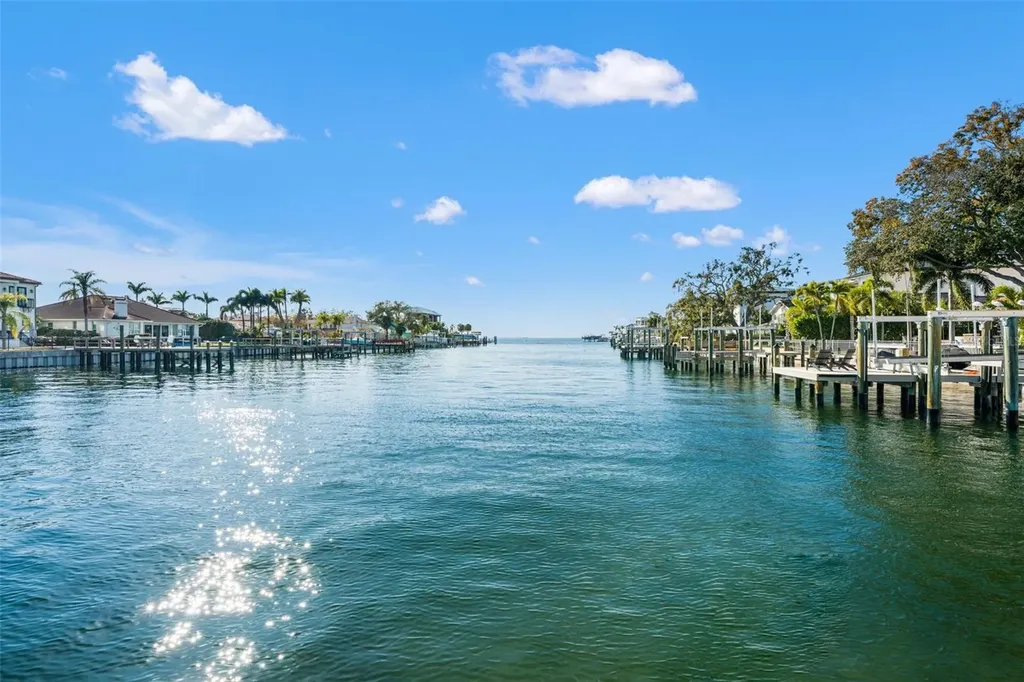 2605 S Beach Drive Tampa FL 33629
