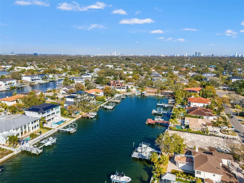 2605 S Beach Drive Tampa FL 33629