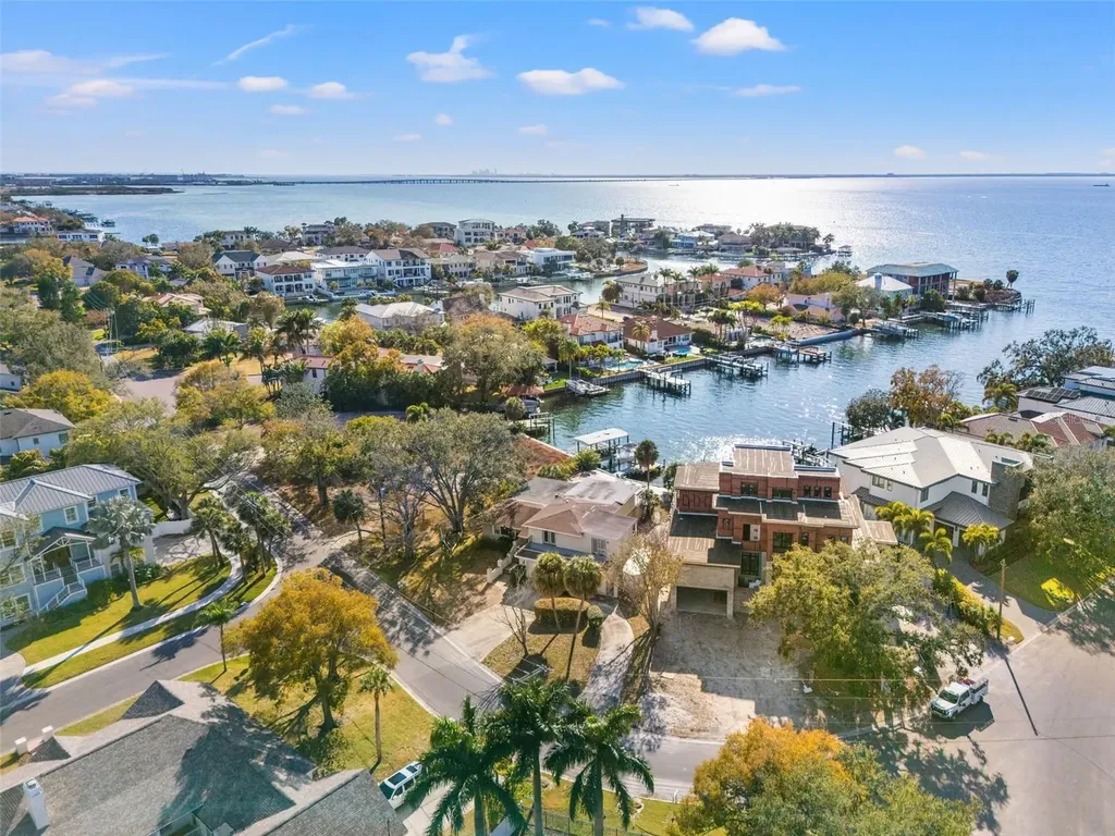2605 S Beach Drive Tampa FL 33629