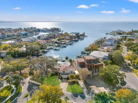 2605 S Beach Drive Tampa FL 33629