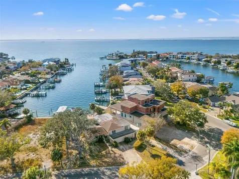 2605 S Beach Drive Tampa FL 33629