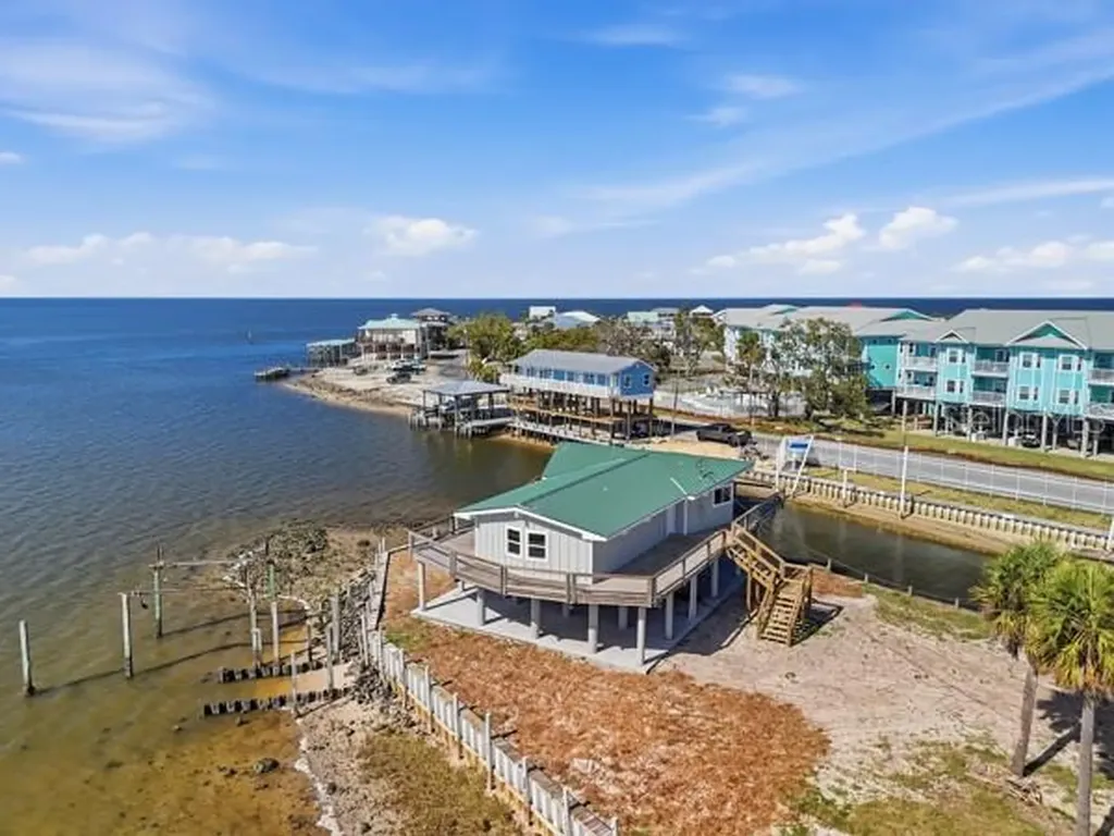18 4th Street Horseshoe Beach FL 32648