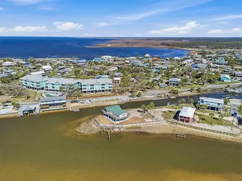 18 4th Street Horseshoe Beach FL 32648