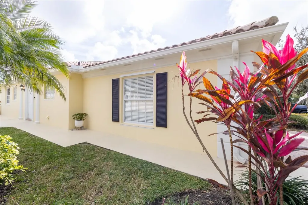 8876 Estepona Court Sarasota FL 34238
