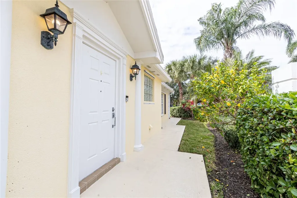 8876 Estepona Court Sarasota FL 34238
