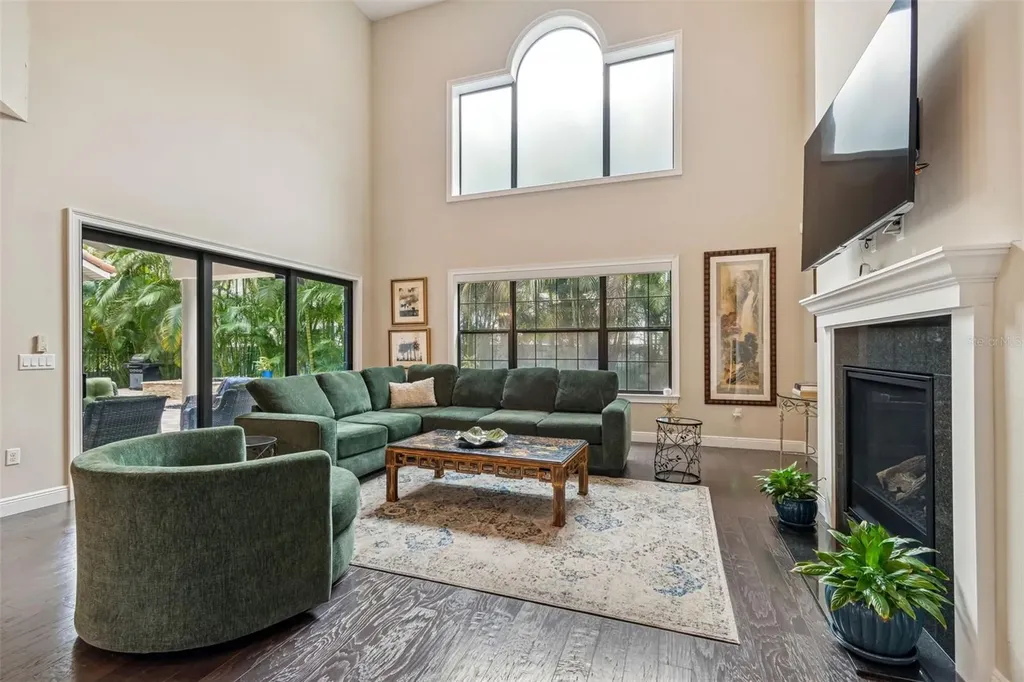 2906 W Hawthorne Road Tampa FL 33611