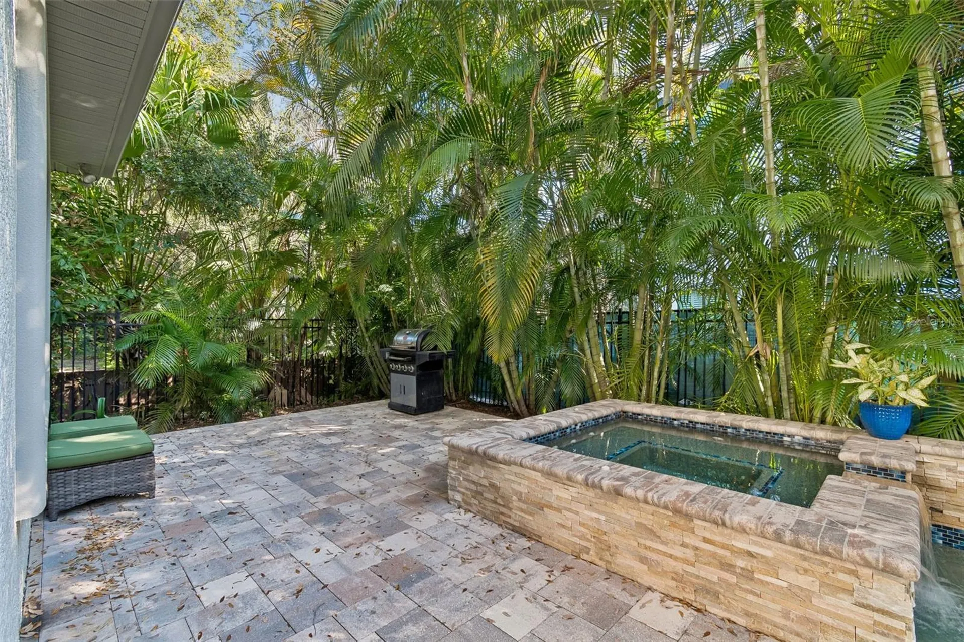 2906 W Hawthorne Road Tampa FL 33611