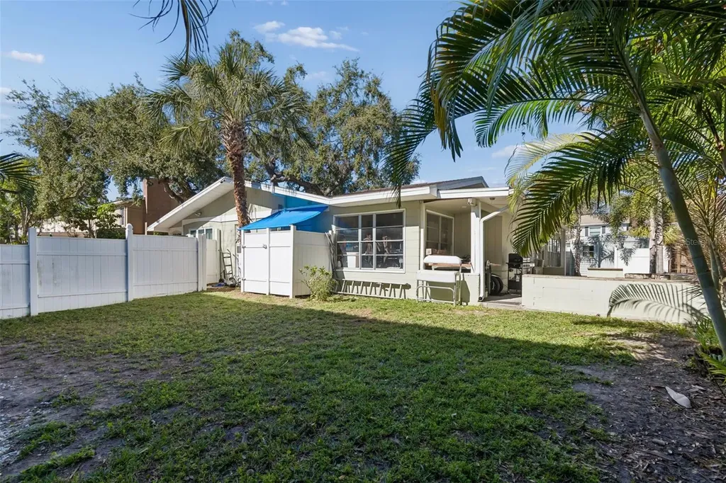 2302 S Arrawana Avenue Tampa FL 33629