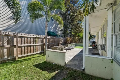 2302 S Arrawana Avenue Tampa FL 33629