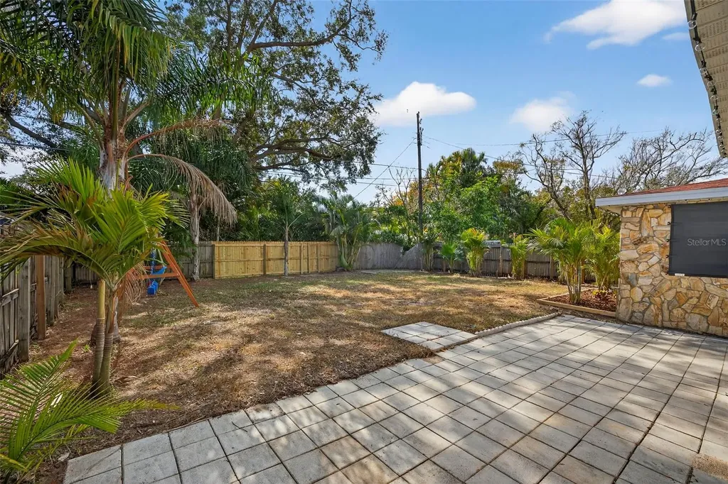 1210 46th Avenue N St Petersburg FL 33702