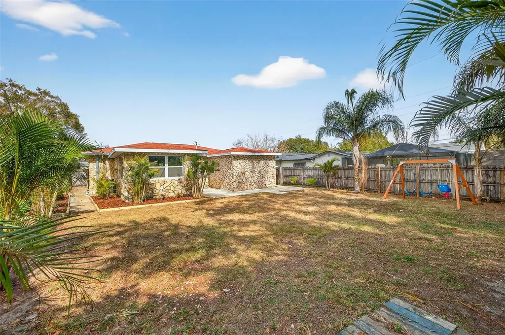 1210 46th Avenue N St Petersburg FL 33702