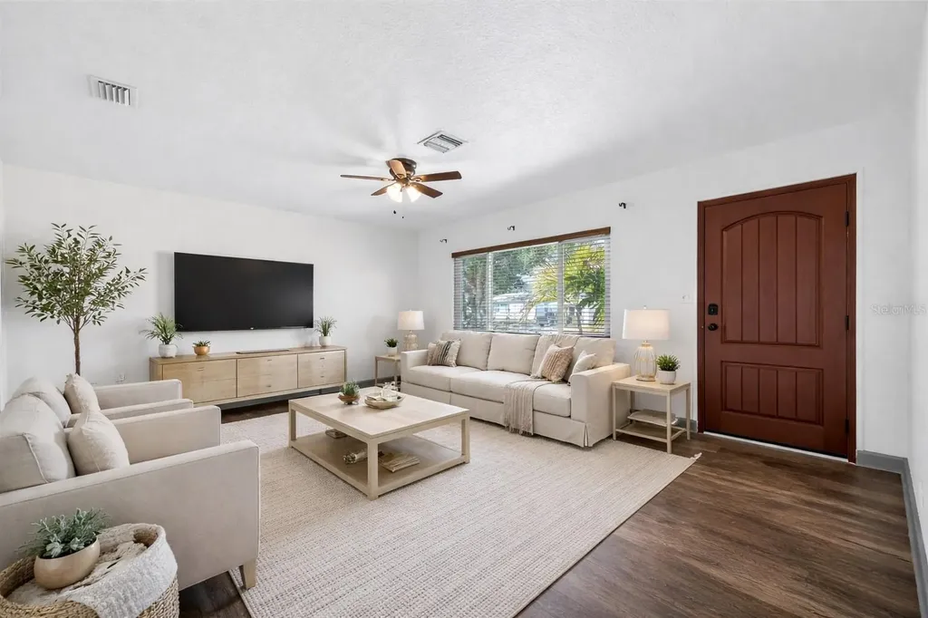 1210 46th Avenue N St Petersburg FL 33702