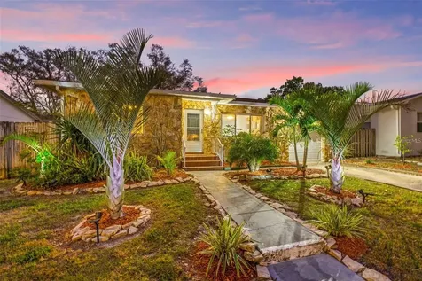 1210 46th Avenue N St Petersburg FL 33702